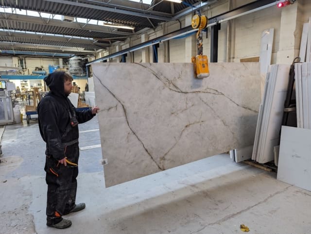 quartz Slab unloading at Plan-It stone